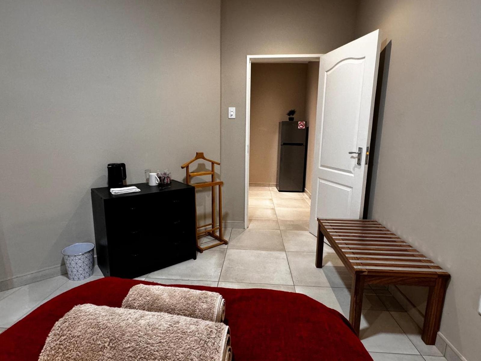 Flying Ostrich Guesthouse & Self-Catering Accommodation Mariental Room photo